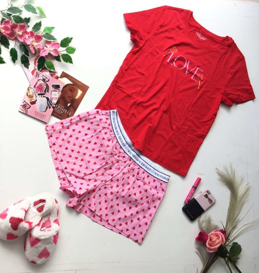 Imagen de Victoria's Secret  Pijama Playera Manga Corta Rojo y Short Rosa Corazones